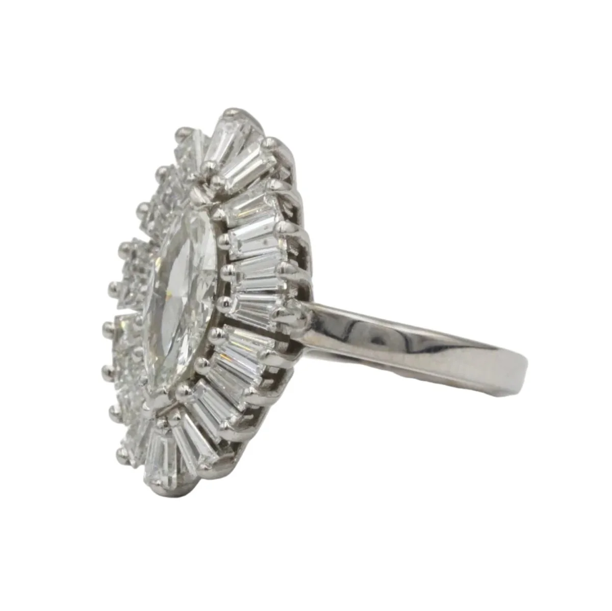 Bague Marquise en or blanc et diamants - Image 2