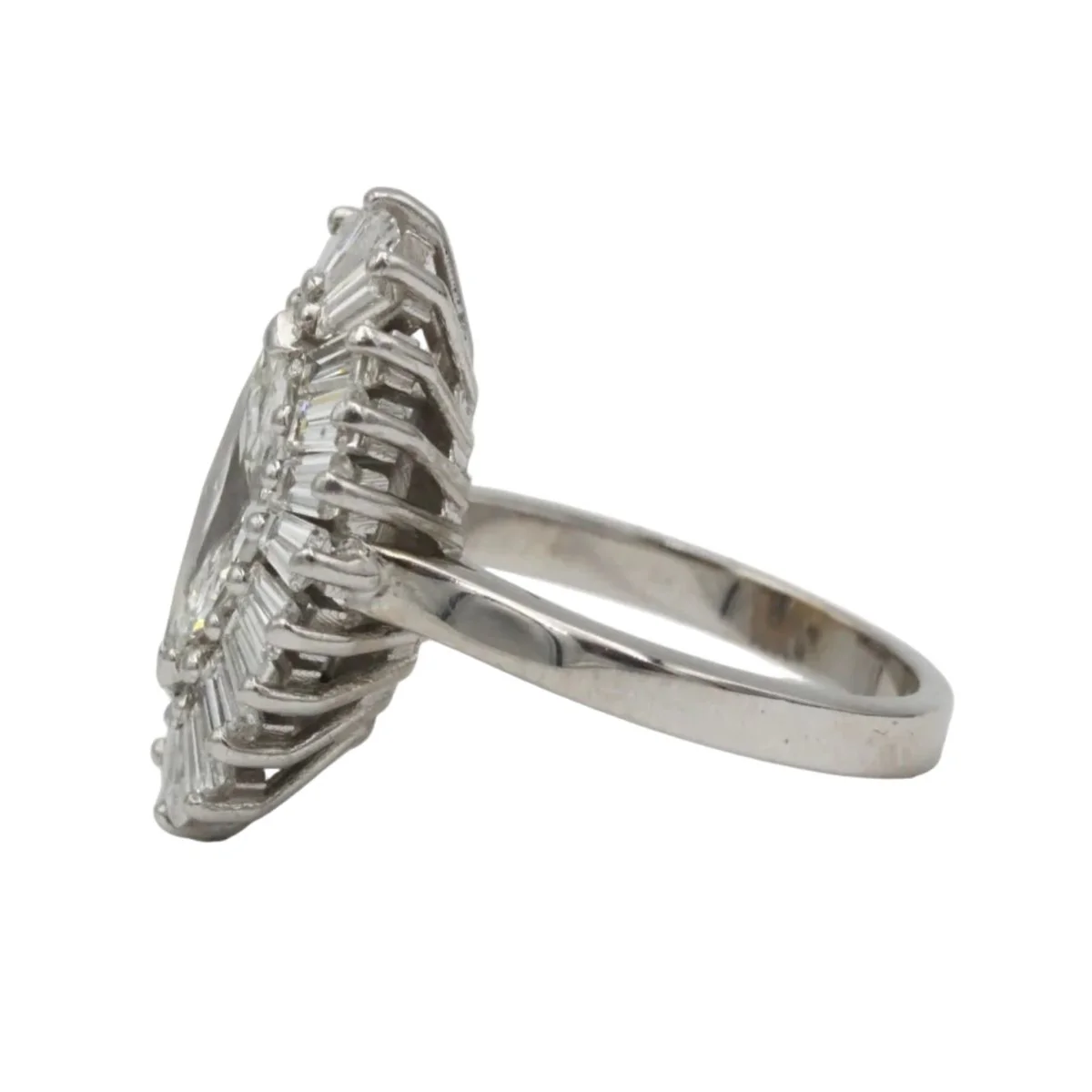 Bague Marquise en or blanc et diamants - Image 3