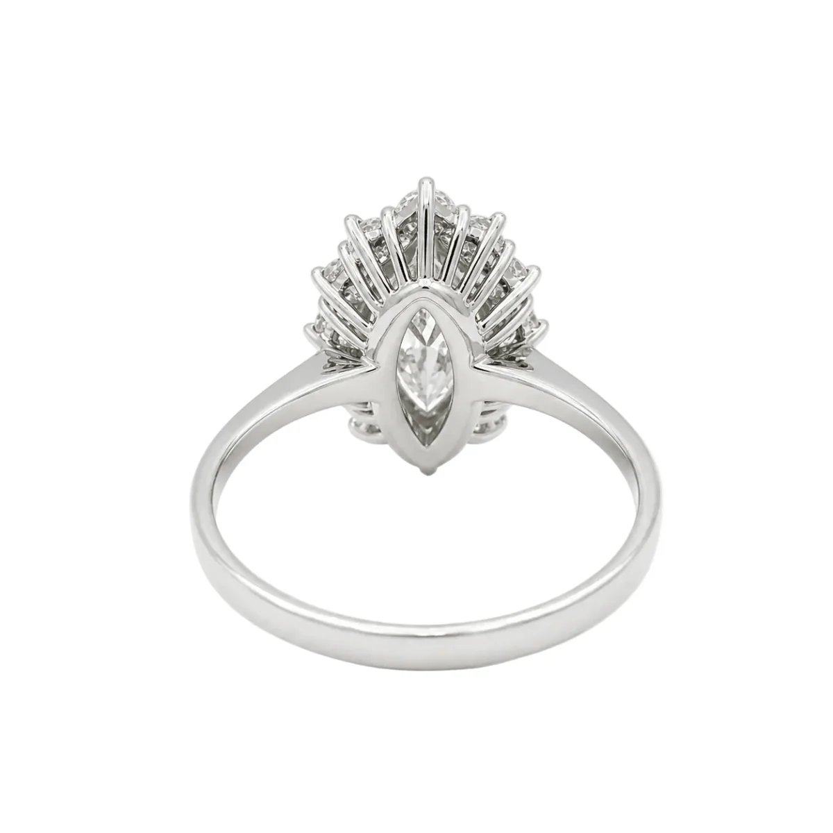 Bague Marquise en or blanc et diamants - Image 4