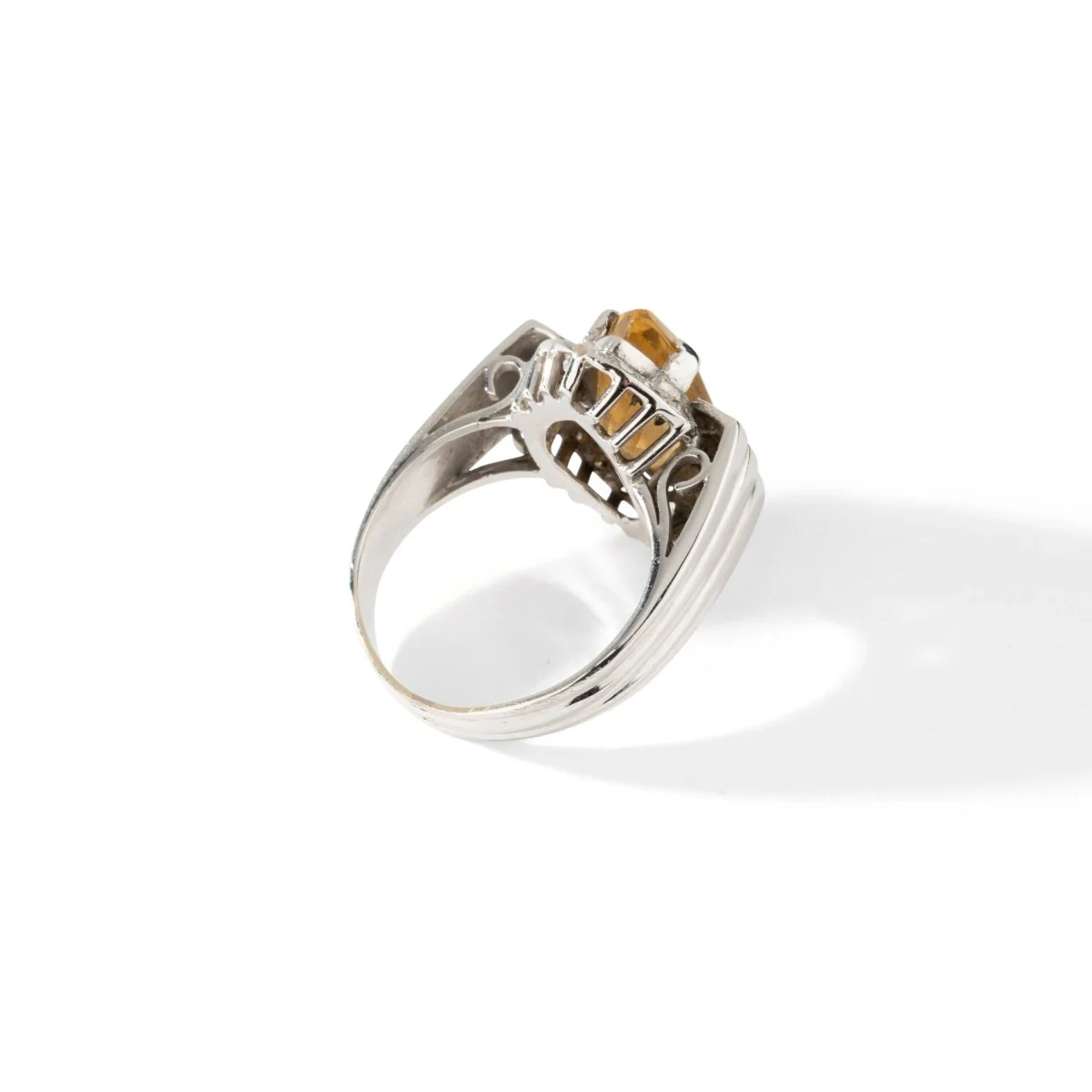 Bague Marquise en or blanc sertie d'une citrine et diamants - Image 5