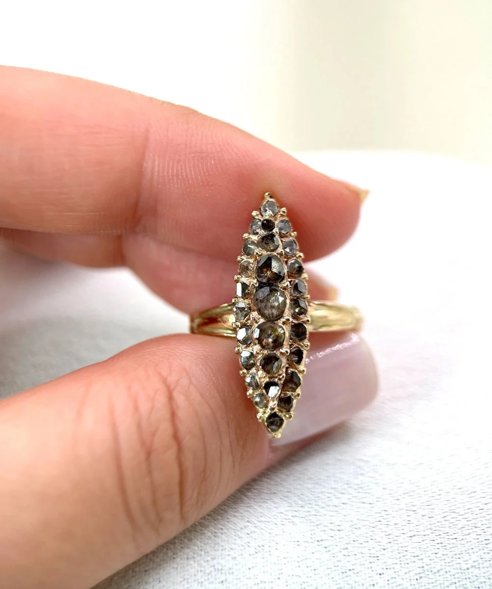 Bague marquise en or jaune diamants Salt & Pepper taille en rose - Image 9