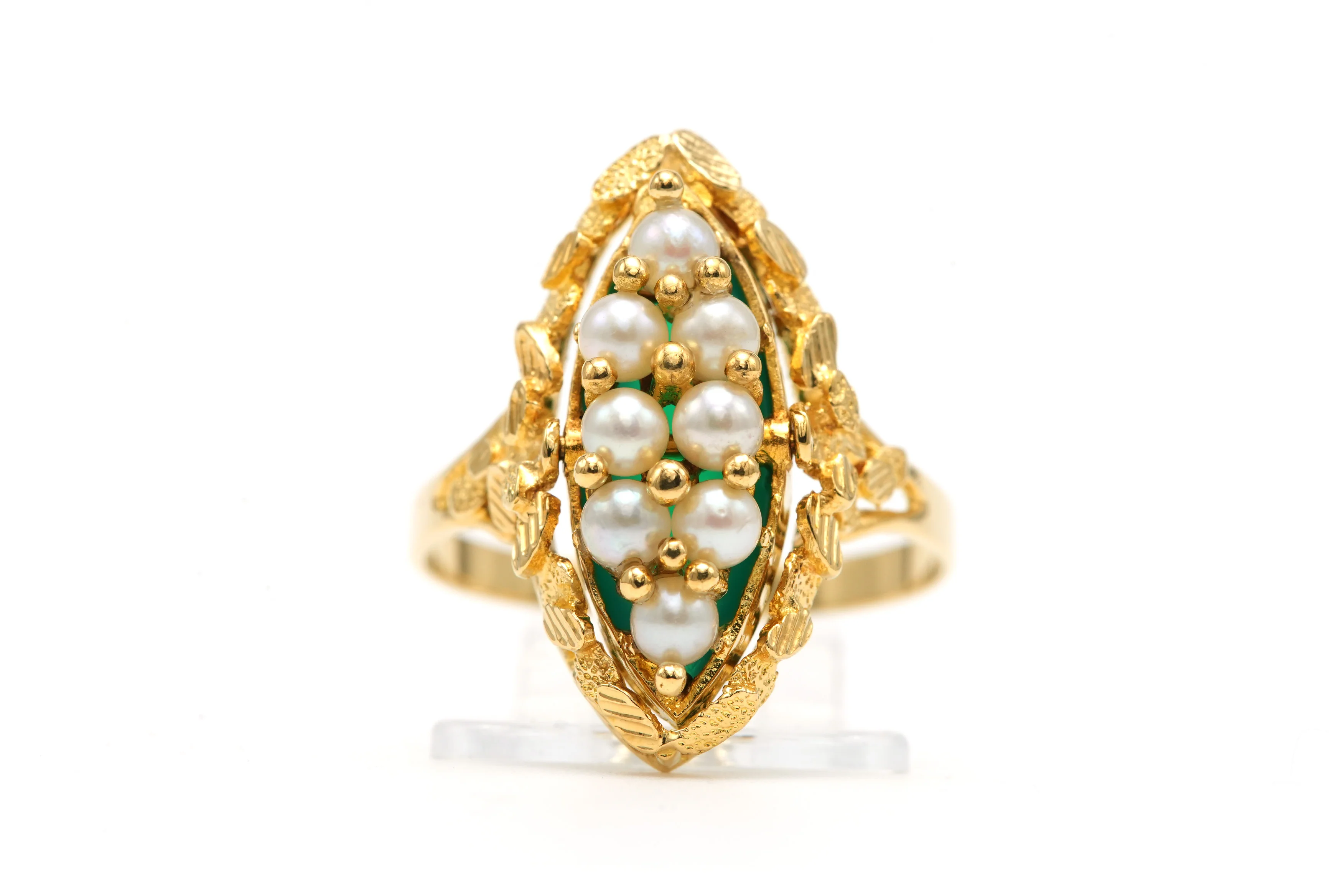 Bague Marquise en or jaune, chrysoprases et perles