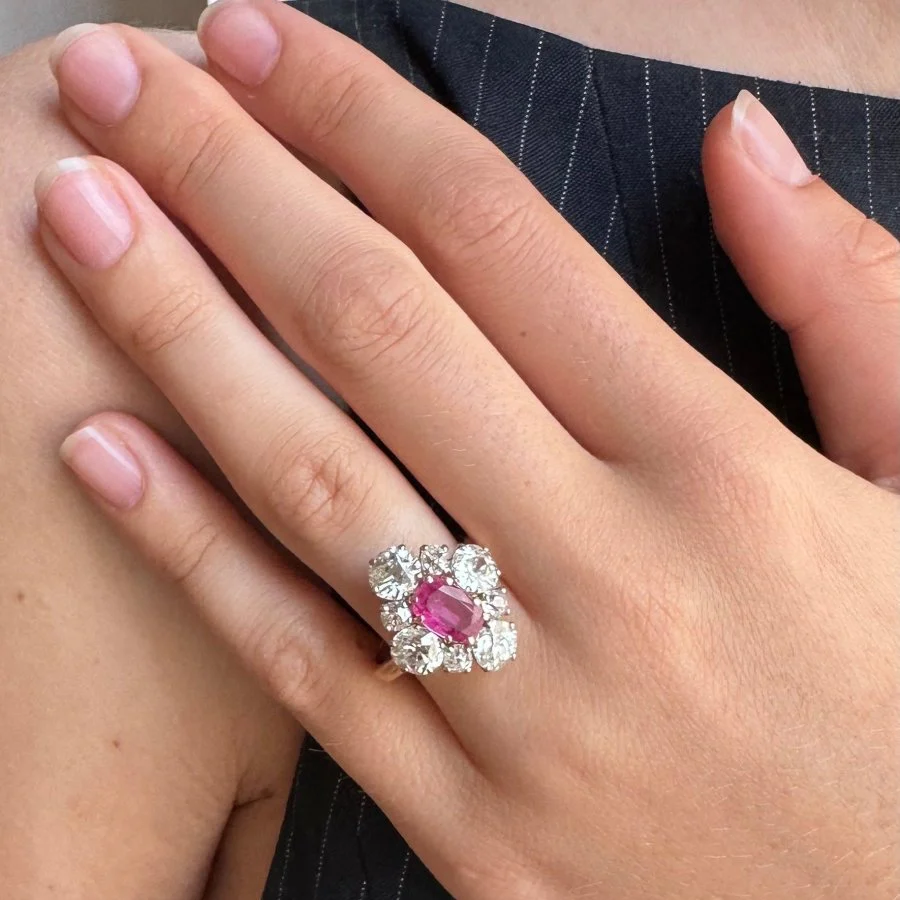 Bague Marquise en or jaune, saphir et diamants - Image 2