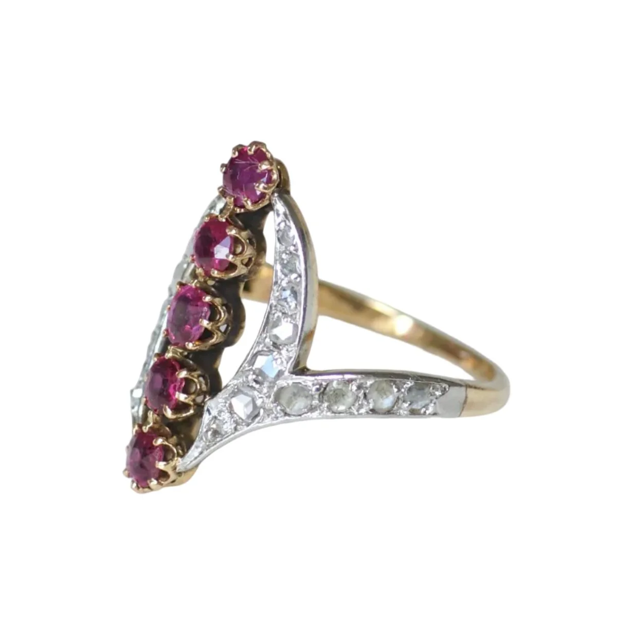 Bague Marquise en or jaune, platine, rubis et diamants - Image 3