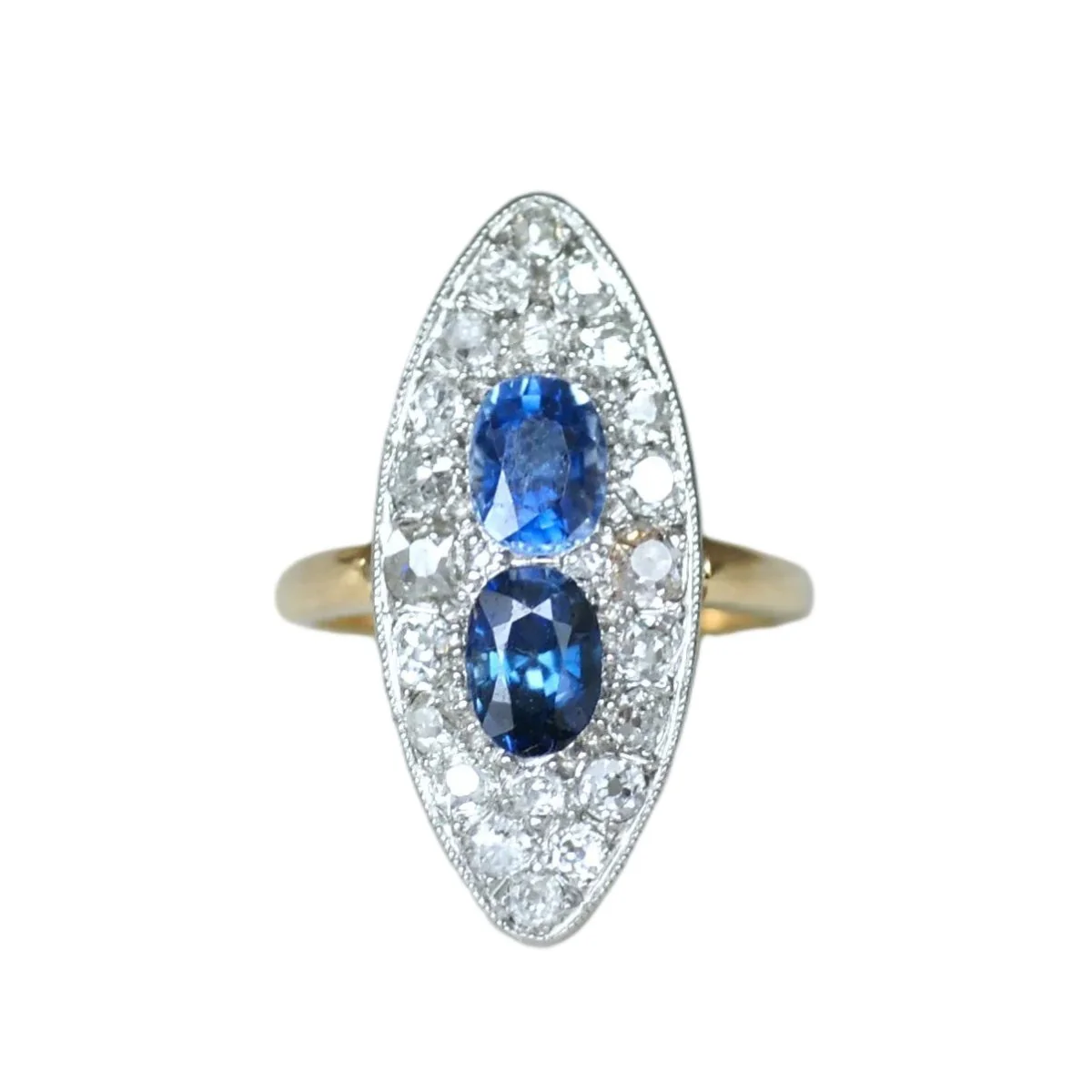 Bague Marquise en or jaune, platine, saphirs et diamants