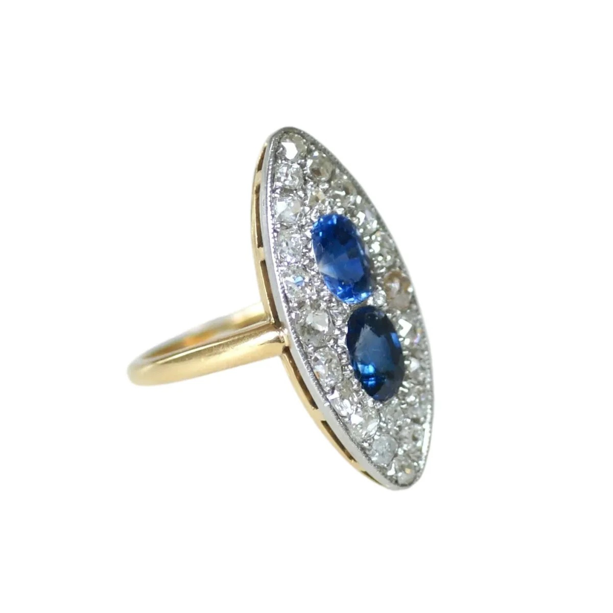 Bague Marquise en or jaune, platine, saphirs et diamants - Image 4