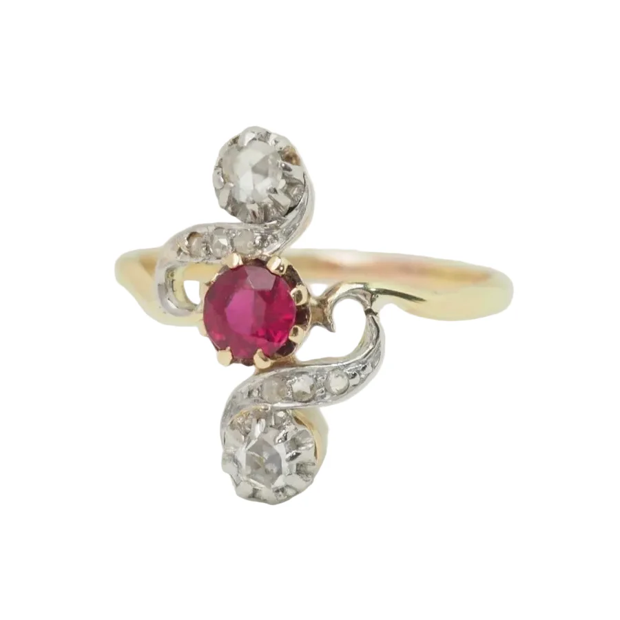 Bague Marquise en or jaune, rubis et diamants - Image 3