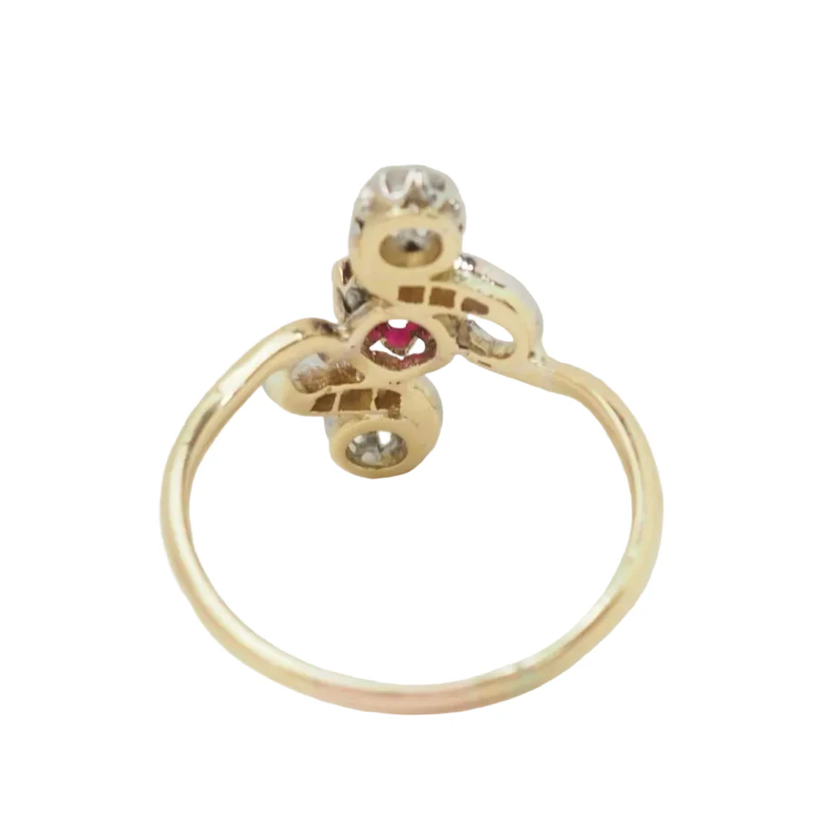 Bague Marquise en or jaune, rubis et diamants - Image 4
