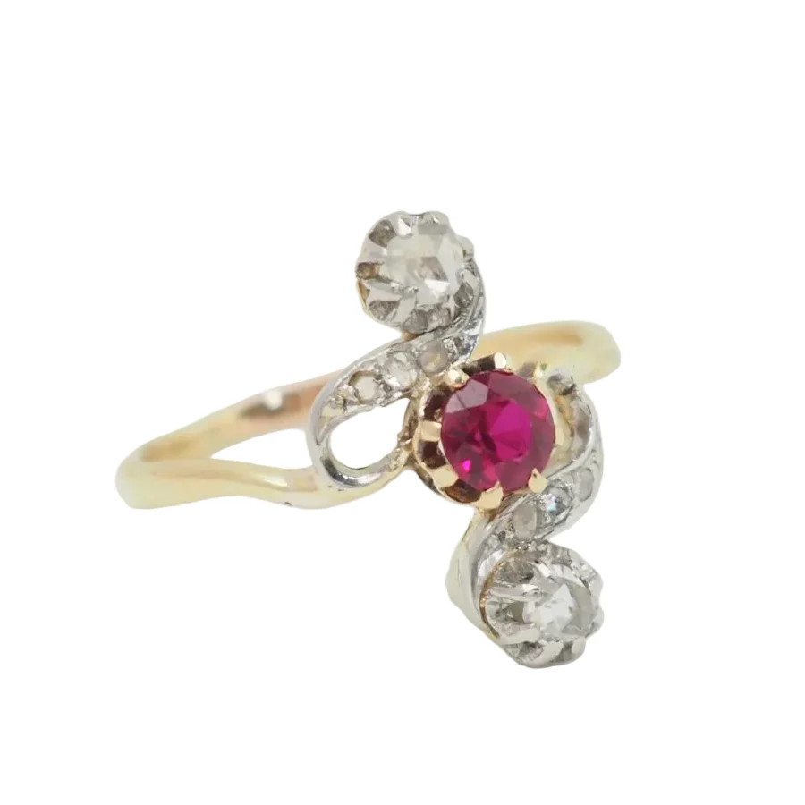 Bague Marquise en or jaune, rubis et diamants - Image 5