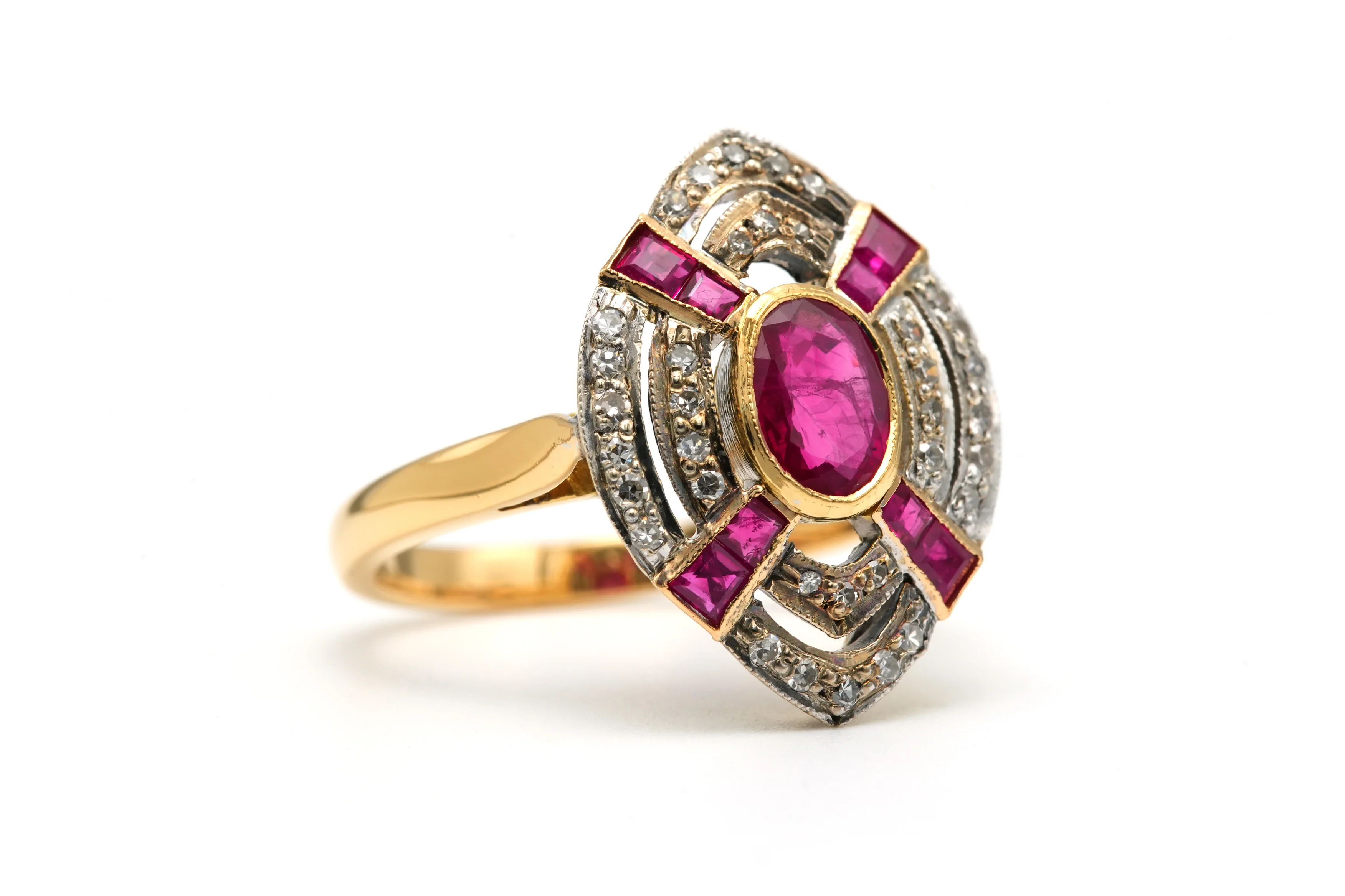 Bague Marquise en or jaune, rubis et diamants - Image 6