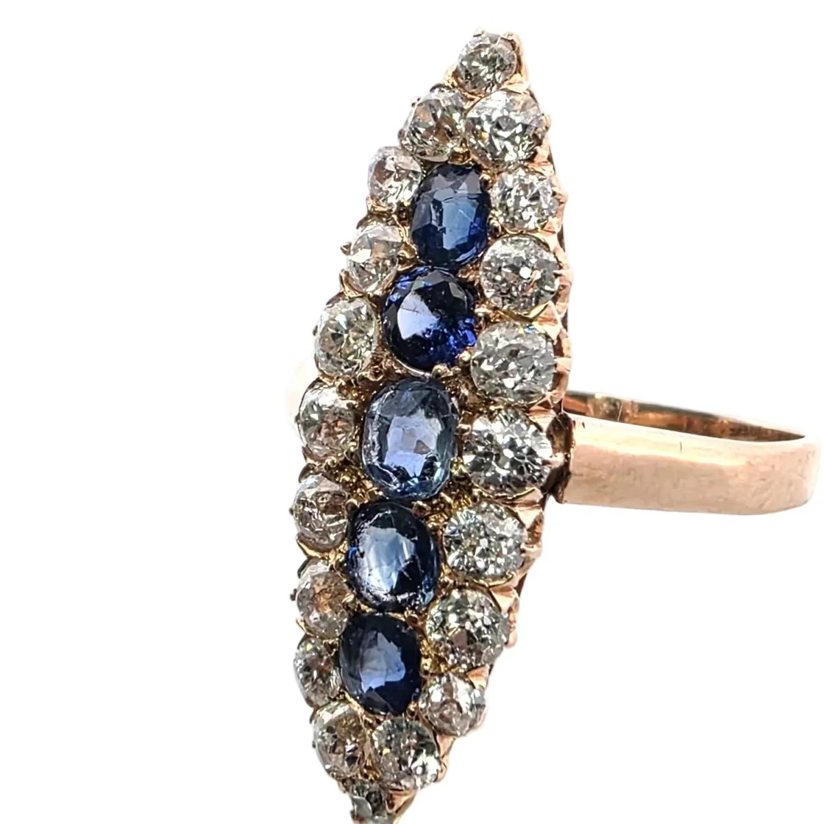 Bague Marquise en or jaune, saphirs et diamants - Image 3