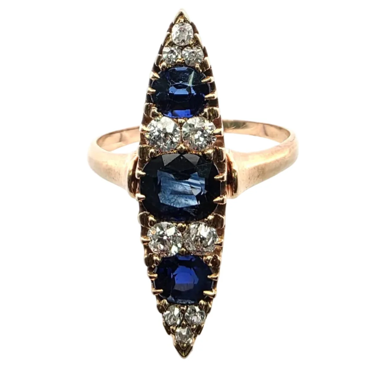 Bague Marquise en or jaune, saphirs et diamants