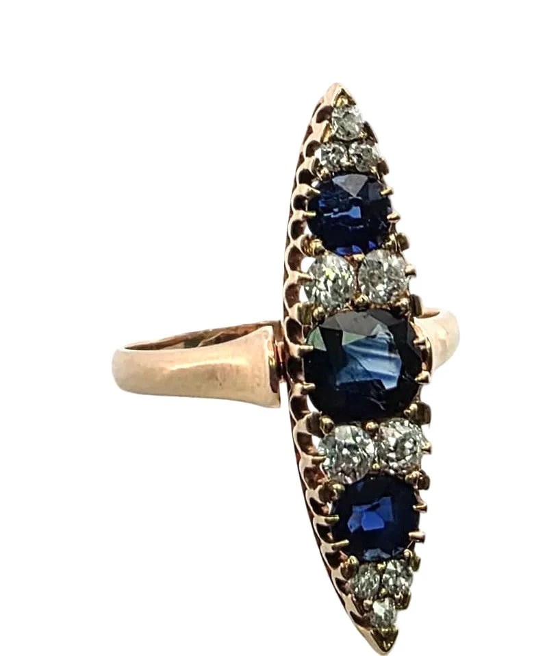 Bague Marquise en or jaune, saphirs et diamants - Image 3