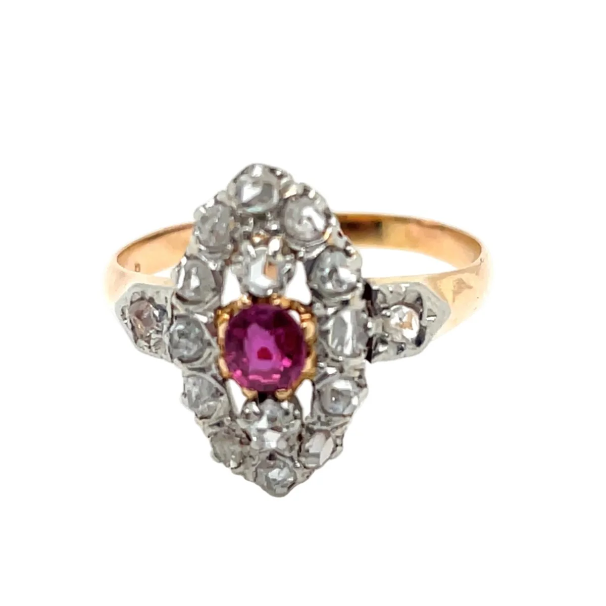 Bague Marquise en or rose, platine, rubis et diamants