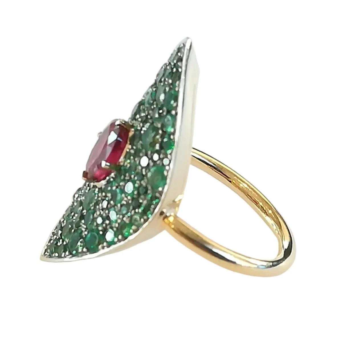 Bague Marquise GUY BARUCH en or jaune, rubis et émeraudes - Image 3