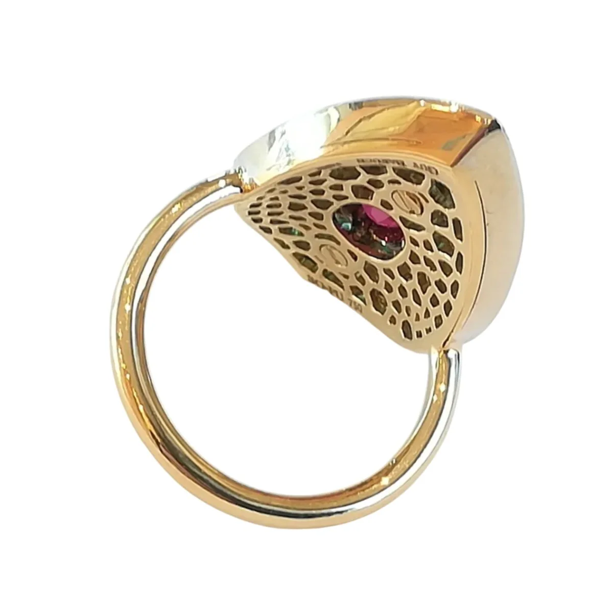 Bague Marquise GUY BARUCH en or jaune, rubis et émeraudes - Image 4