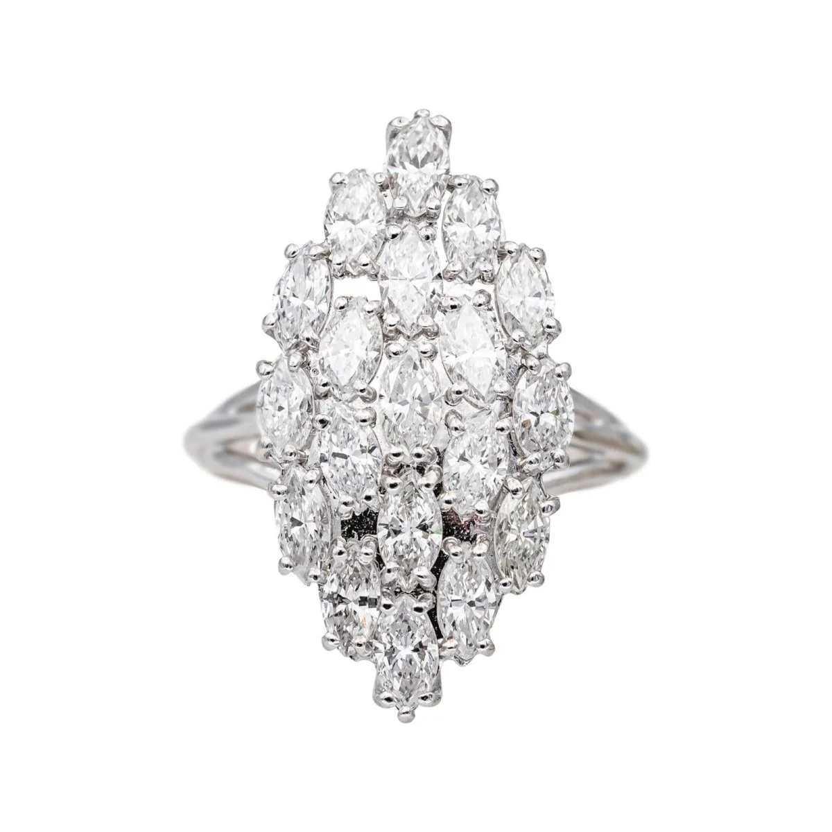 Bague Marquise en or blanc, platine et diamants