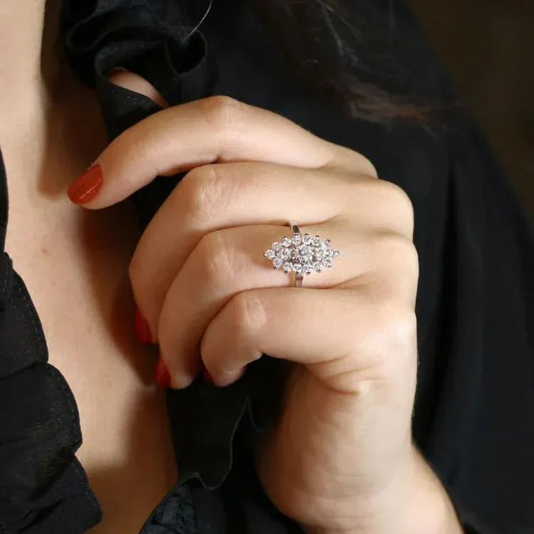 Bague Marquise en or blanc et diamants - Image 2