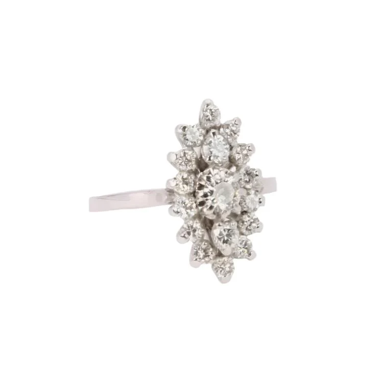 Bague Marquise en or blanc et diamants - Image 7