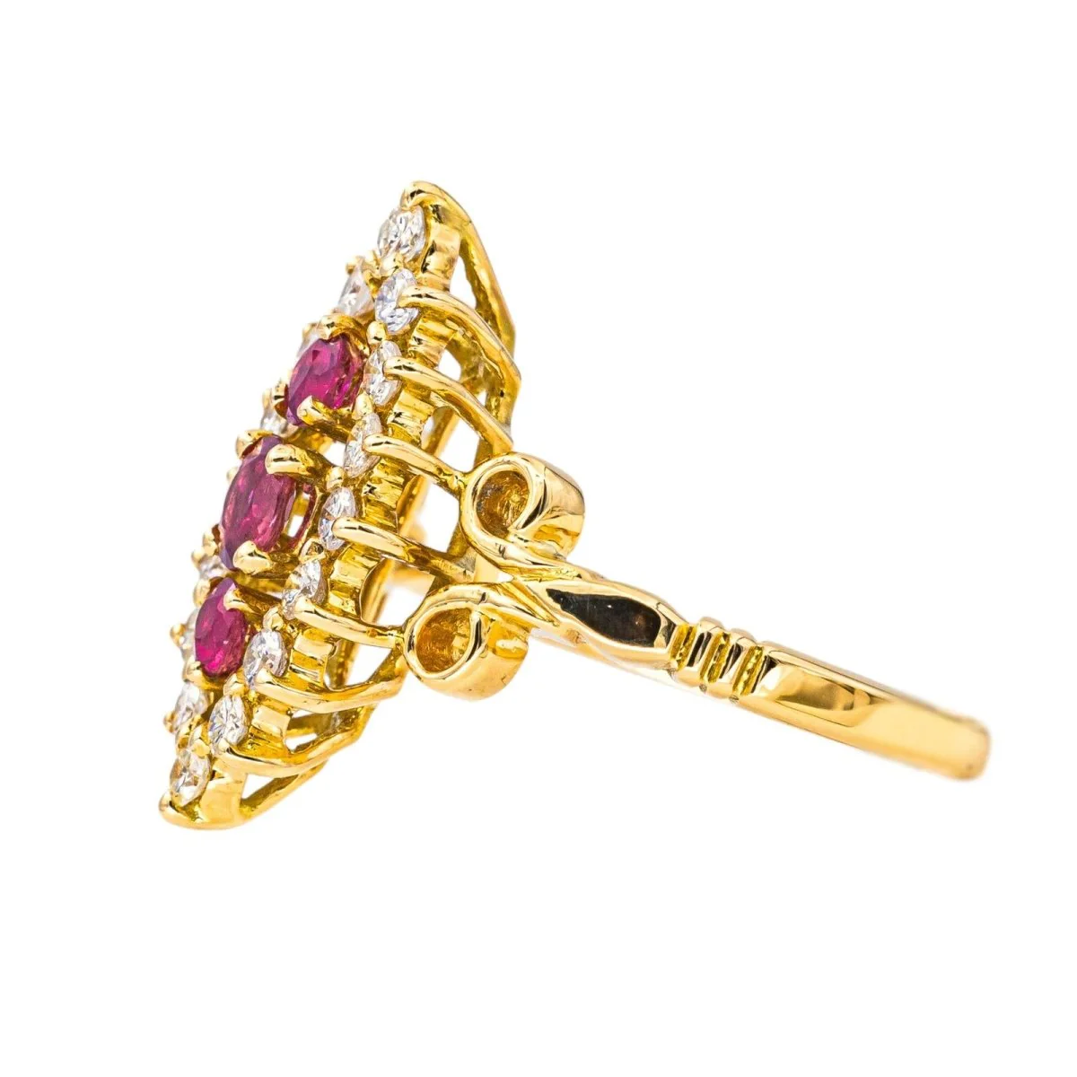 Bague Marquise en or jaune, rubis et diamants - Image 4