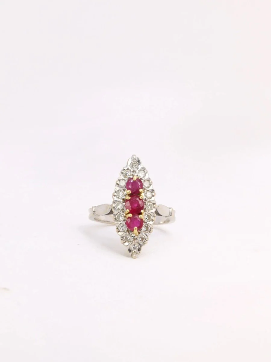 Bague marquise vintage or rubis diamants
