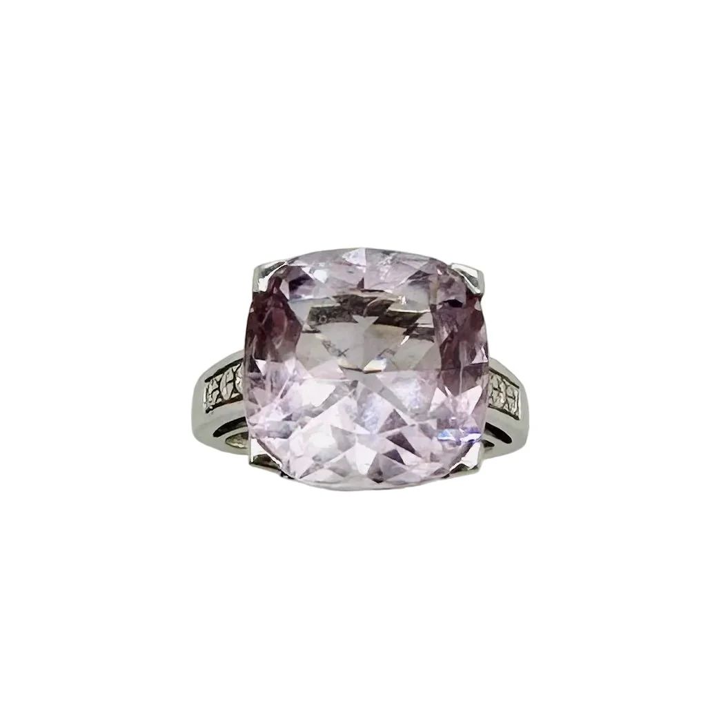 Bague MAUBOUSSIN "Gueule d'amour" en or blanc, améthyste et diamants