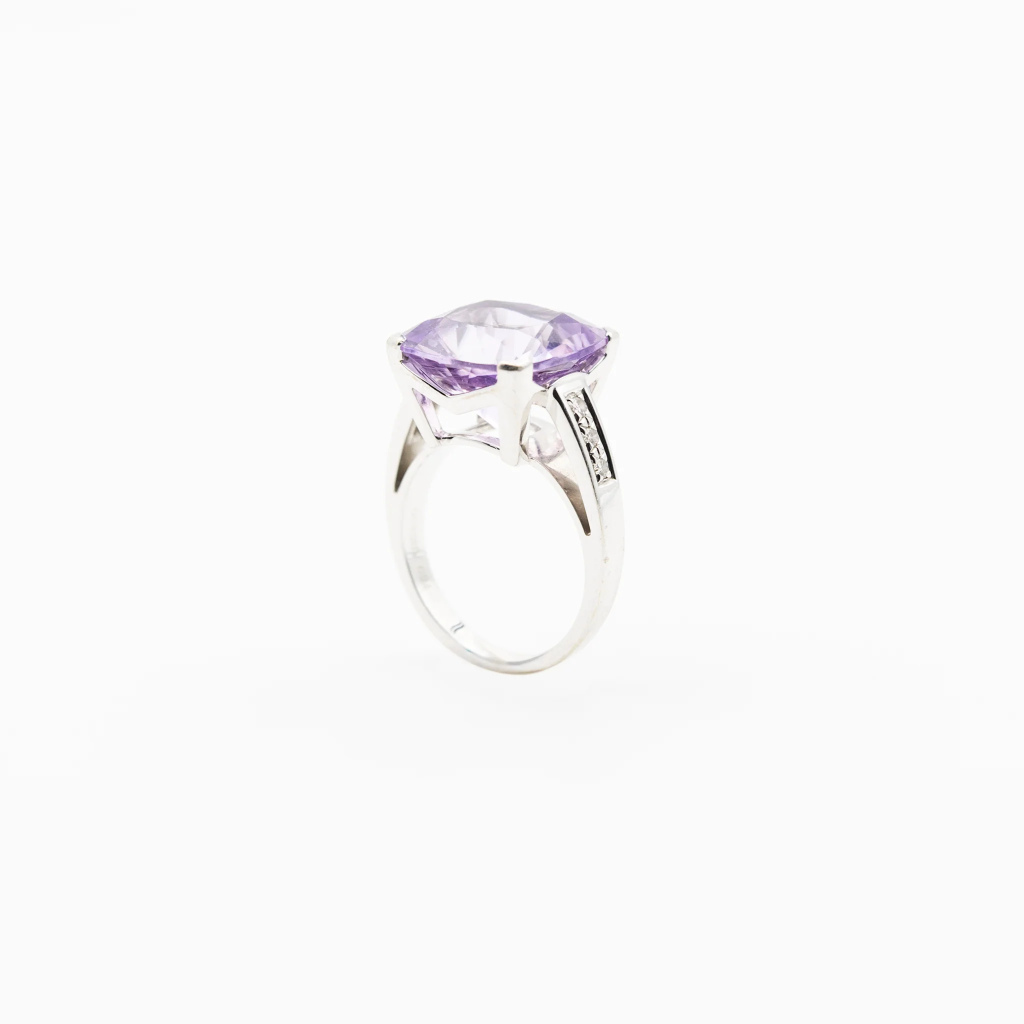 Bague Solitaire MAUBOUSSIN "Gueule d'amour" en or blanc, améthyste et diamants - Image 5