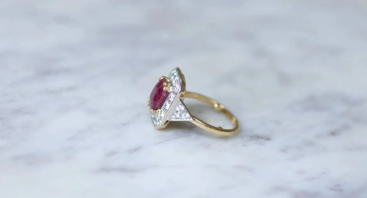 Bague Marguerite Octogonale den deux ors, rubis et diamants - Image 9