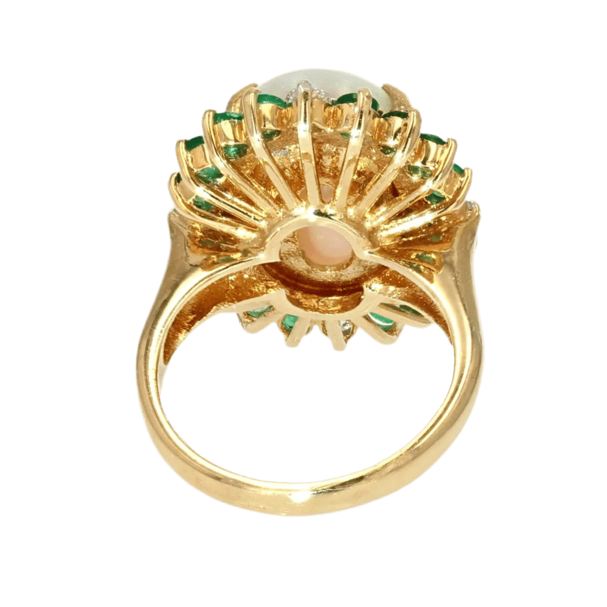 Bague Entourage en or jaune, opale, émeraudes et diamants - Image 4