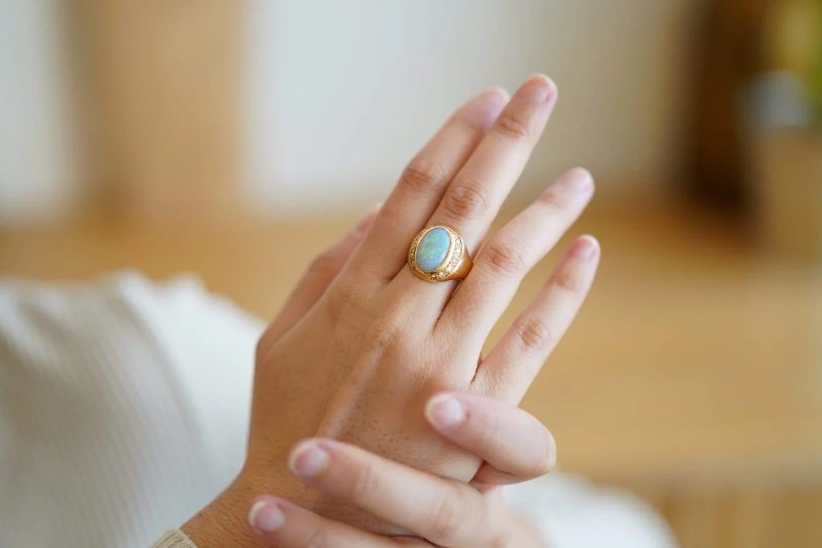 Bague opale et diamants en or jaune - Image 2