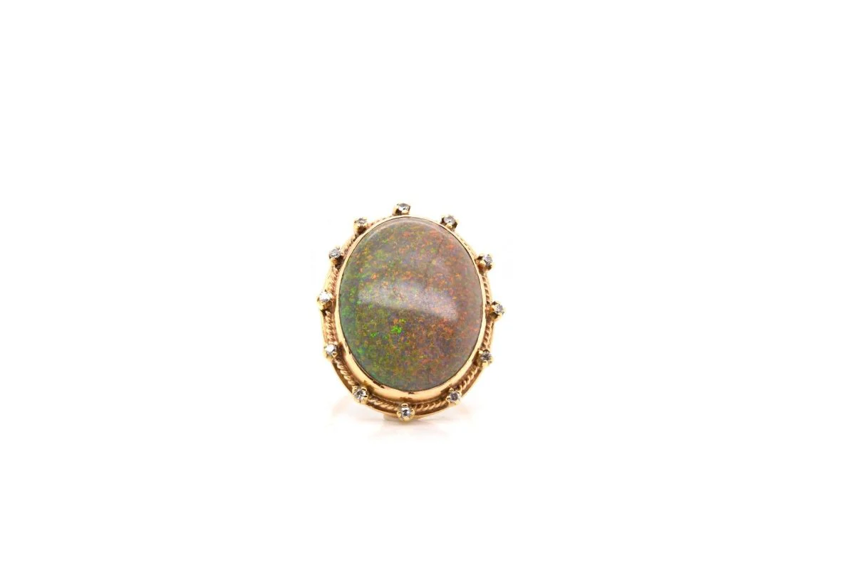 Bague opale et diamants en or jaune