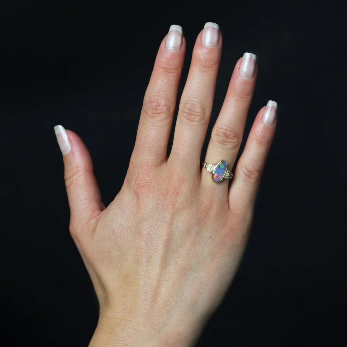Bague Marquise en or jaune, opale et diamants - Image 2