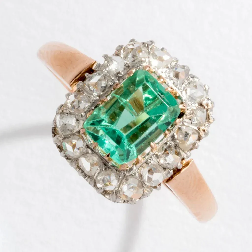 Bague entourage émeraude et diamant. - Image 6