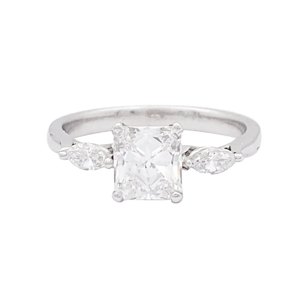 Bague or blanc et diamants