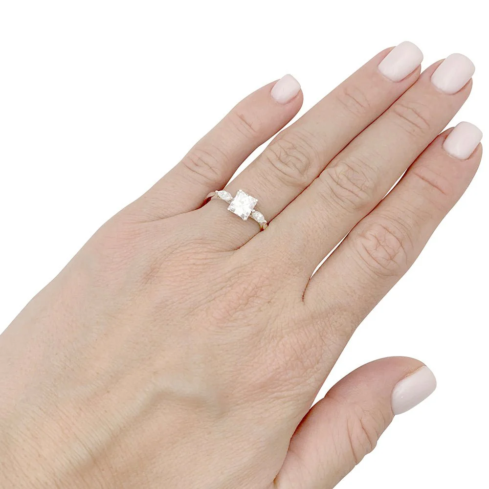 Bague or blanc et diamants - Image 2