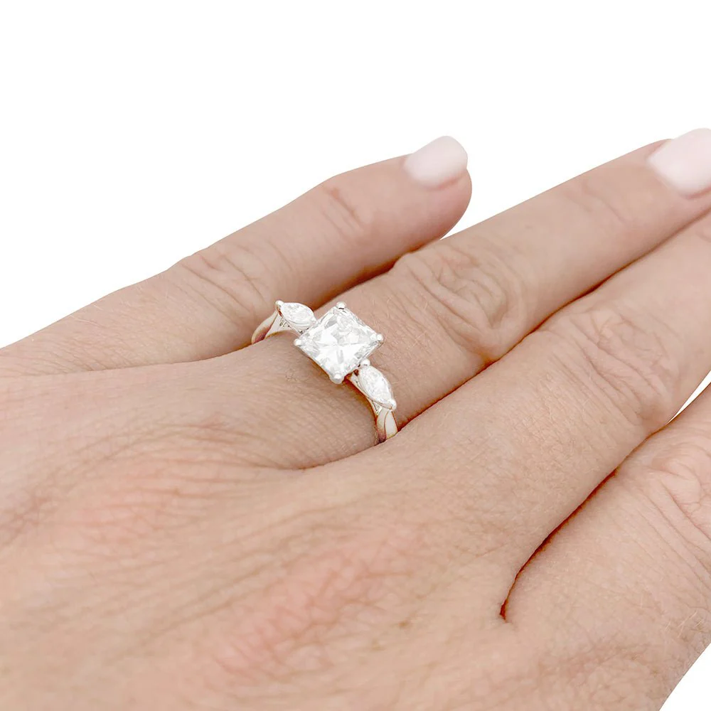 Bague or blanc et diamants - Image 6