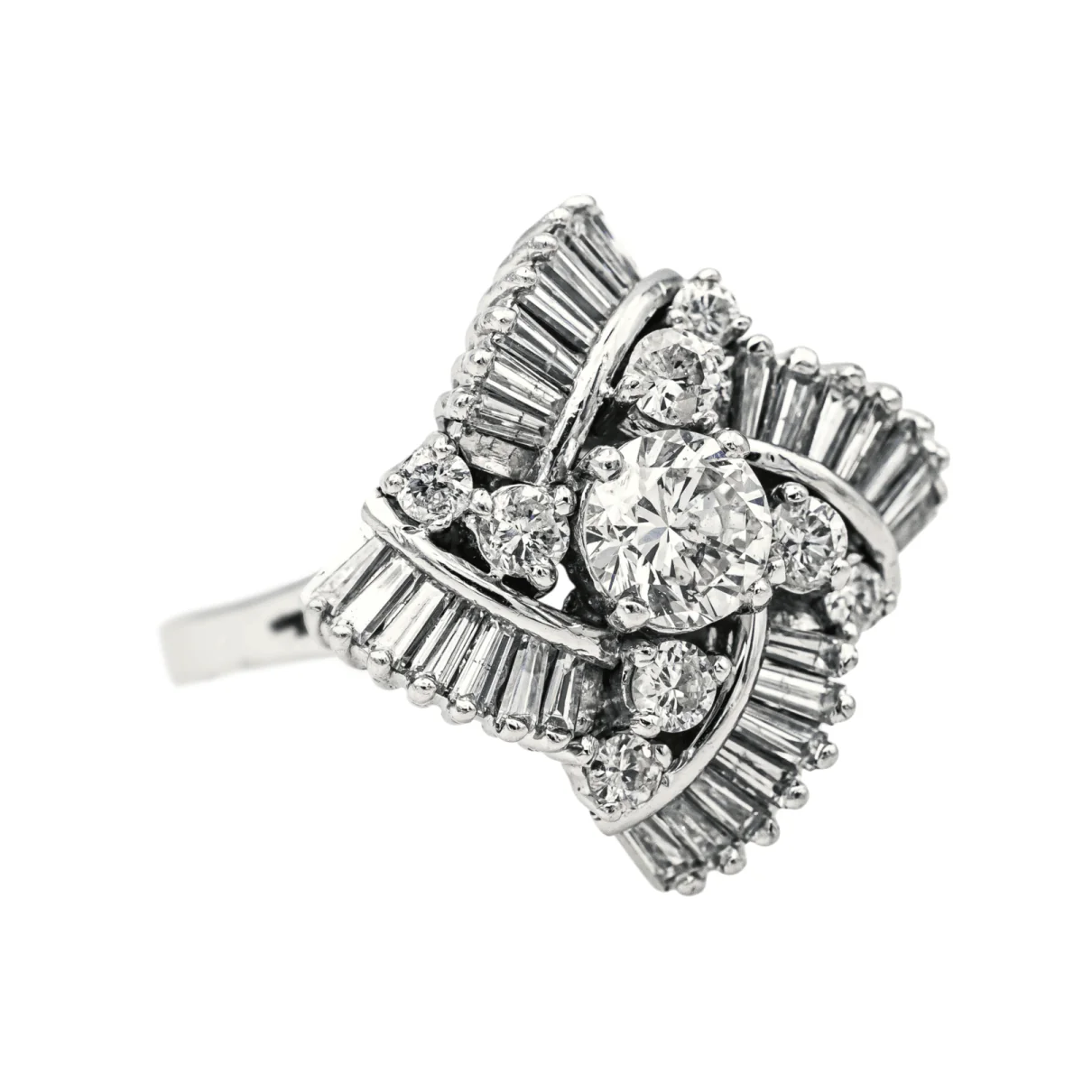 Bague Entourage en or blanc et diamants - Image 6