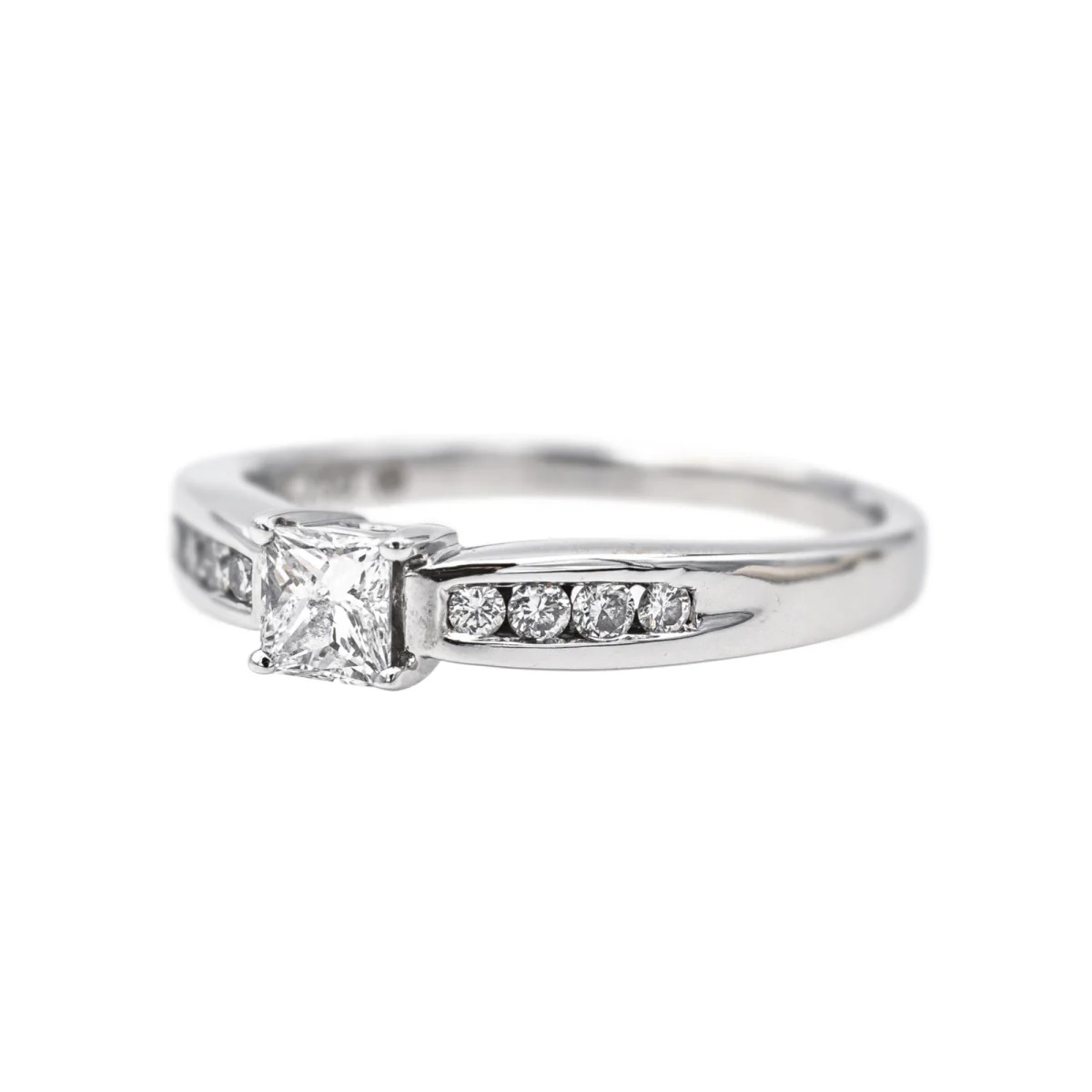 Bague Solitaire en or blanc et diamants - Image 3