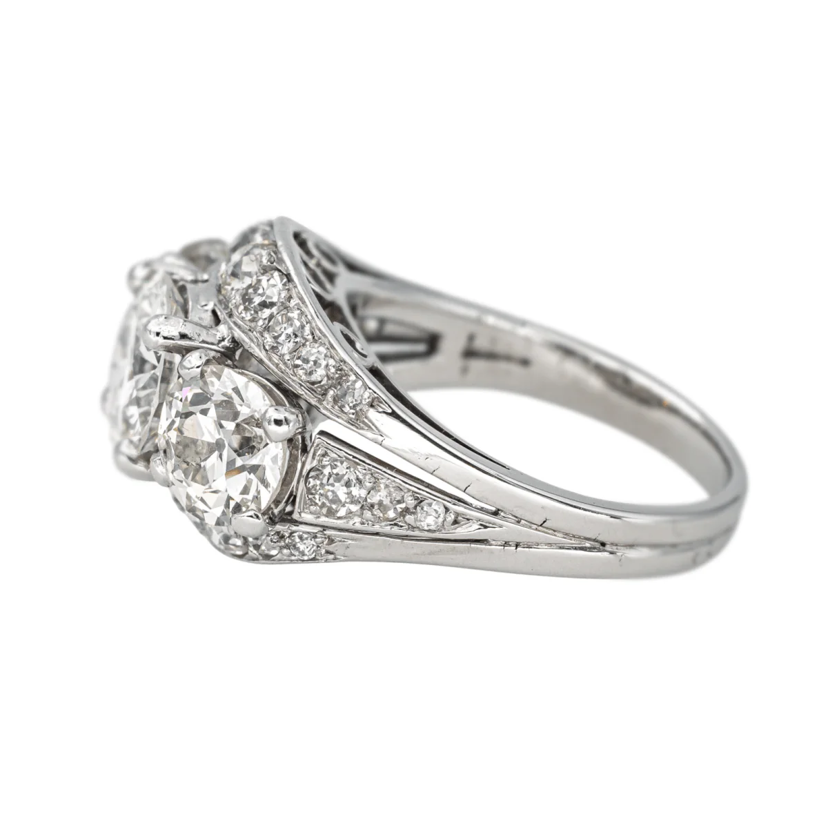Bague Pavée en or blanc, platine et diamants - Image 4