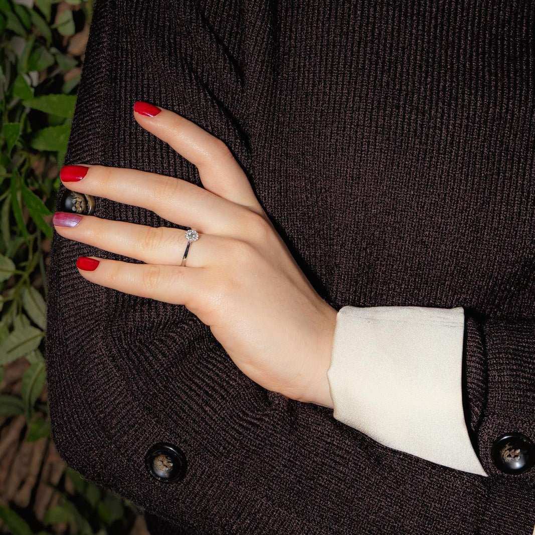 Bague Solitaire en or blanc et diamants - Image 2