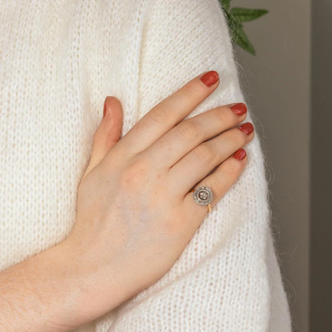 Bague Entourage en or jaune et diamants - Image 2