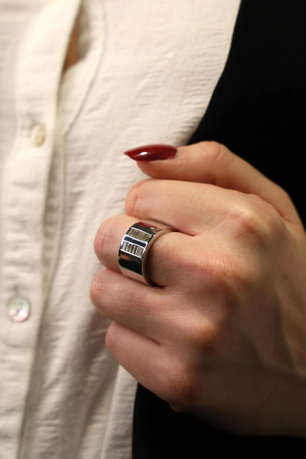 Bague Bandeau en or blanc et diamants - Image 6