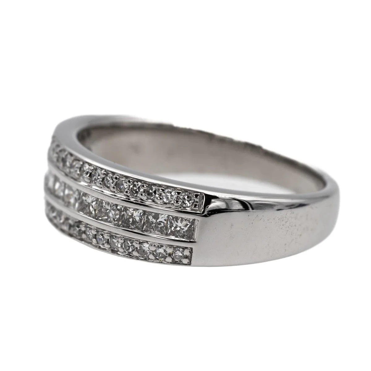 Bague Pavée en or blanc et diamants - Image 4