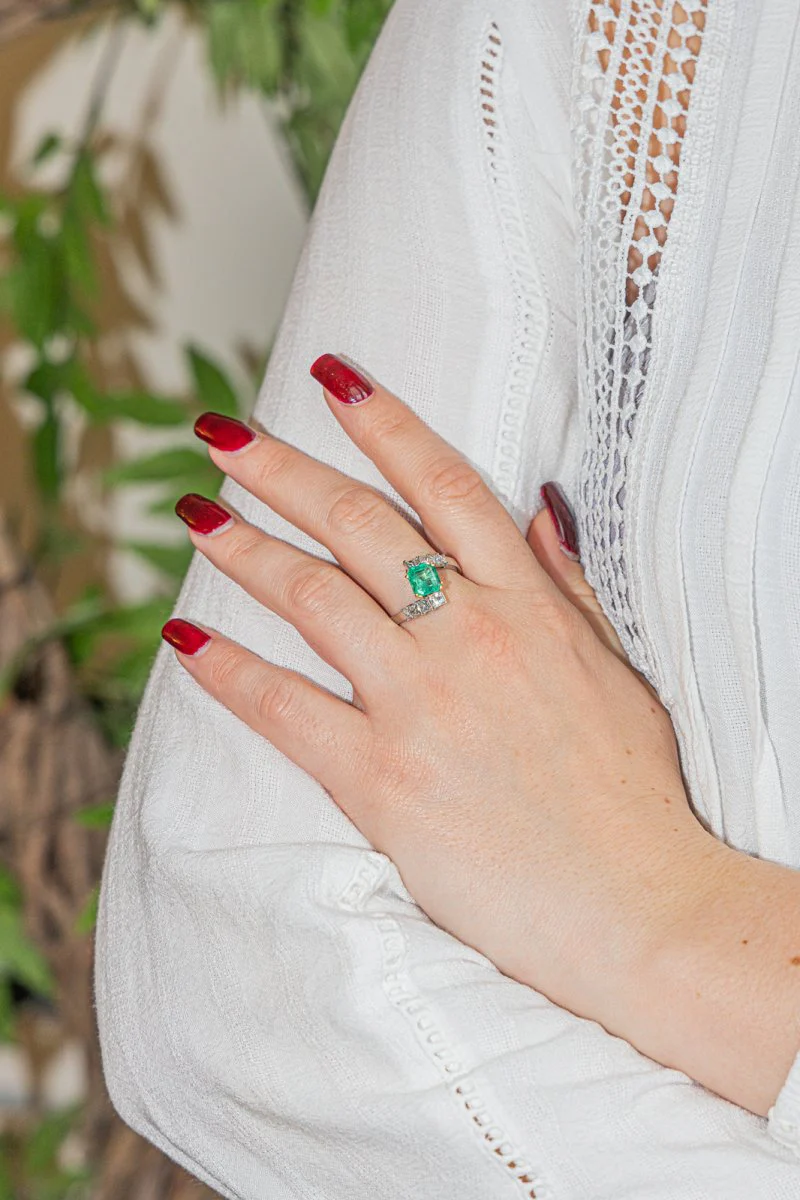 Bague en Or blanc et Emeraude - Image 2
