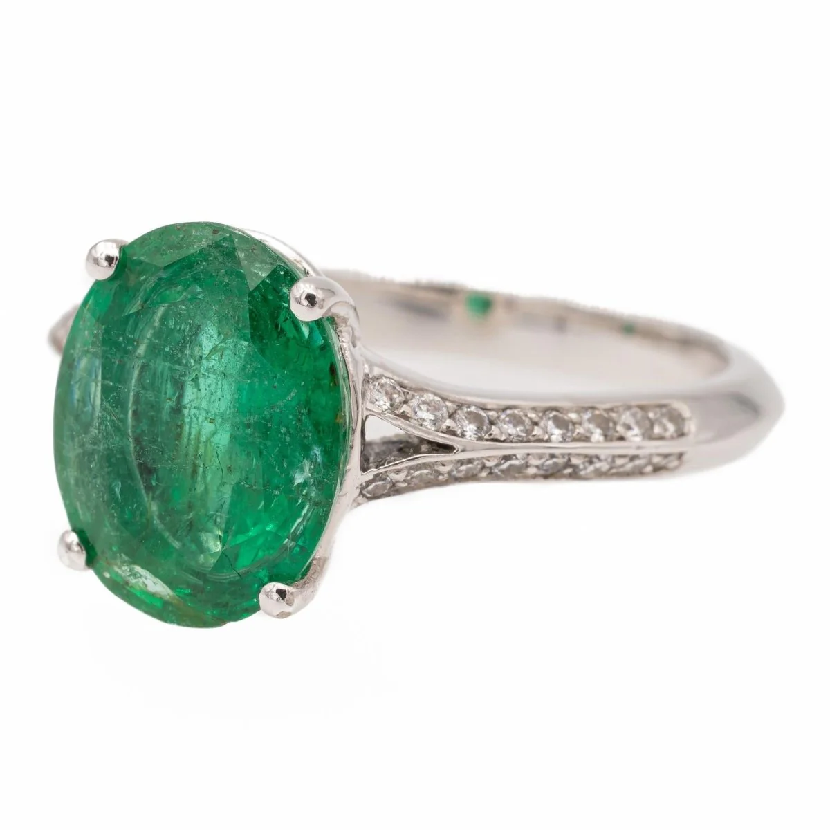 Bague Pompadour en or blanc et émeraude - Image 2