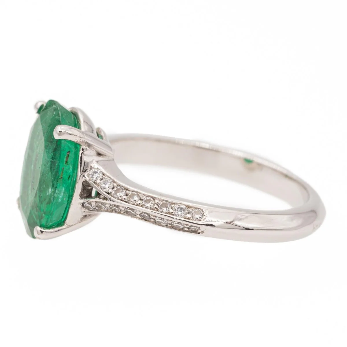 Bague Pompadour en or blanc et émeraude - Image 3