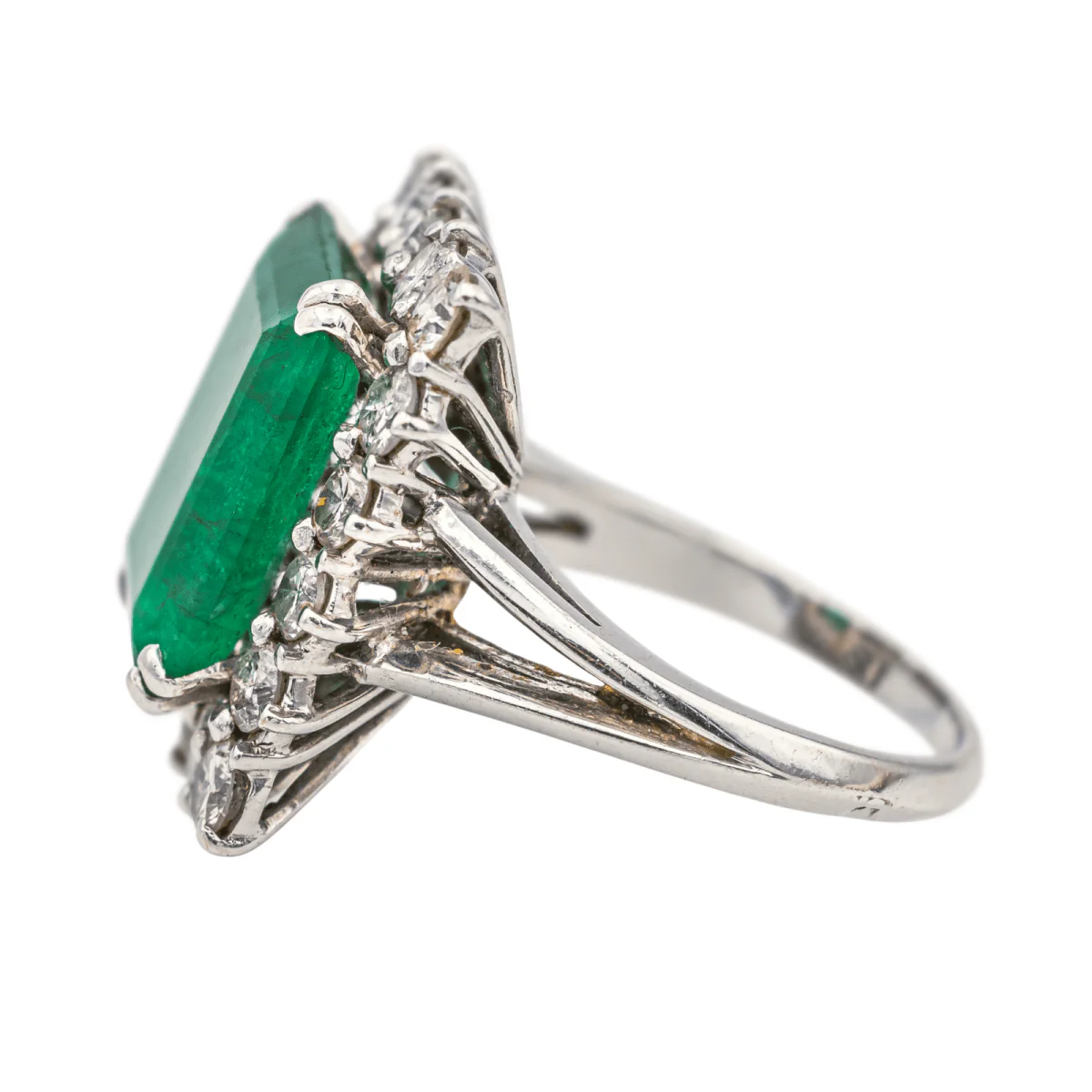 Bague en or blanc, émeraude et diamants - Image 4