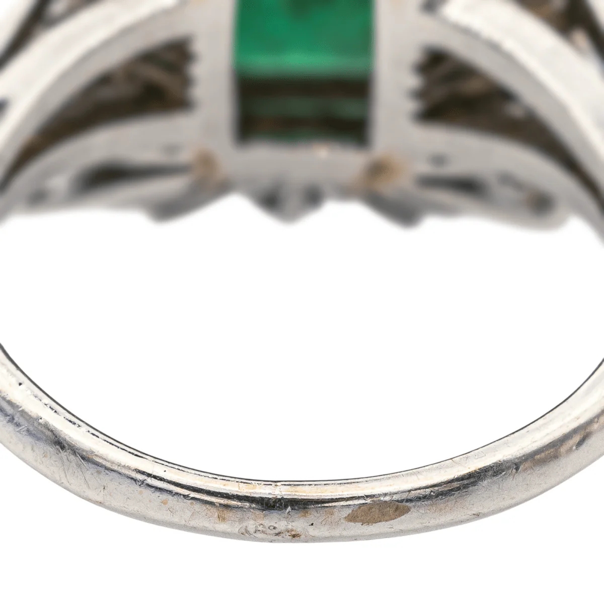 Bague en or blanc, émeraude et diamants - Image 7