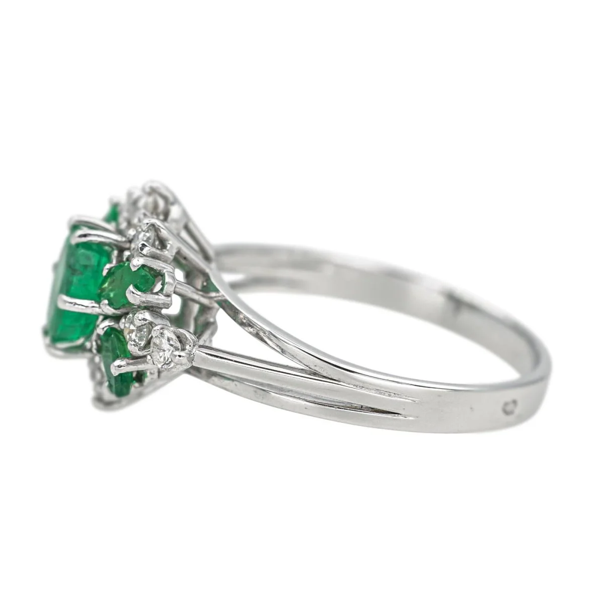 Bague en or blanc, émeraudes et diamants - Image 4