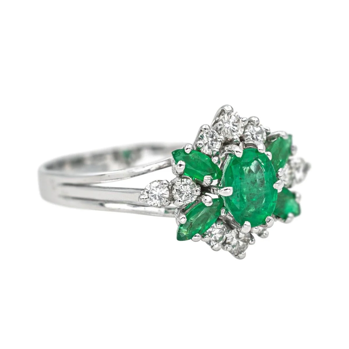 Bague en or blanc, émeraudes et diamants - Image 6